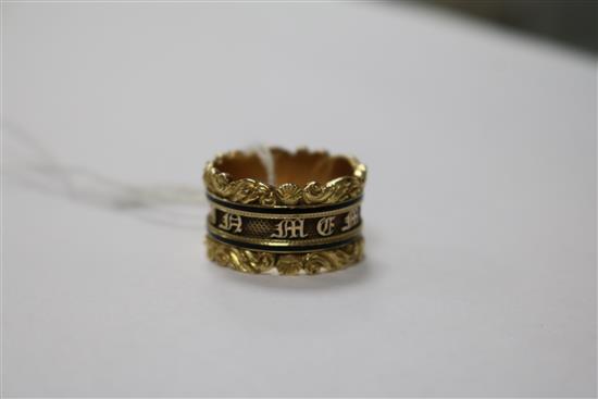 A George IV 18ct gold and black enamel mourning ring, size P.